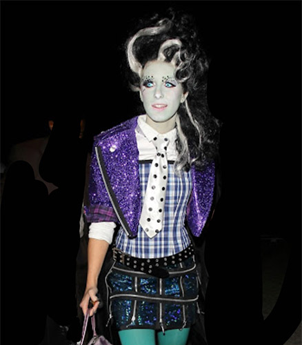 shenae grimes 2010 halloween-costume